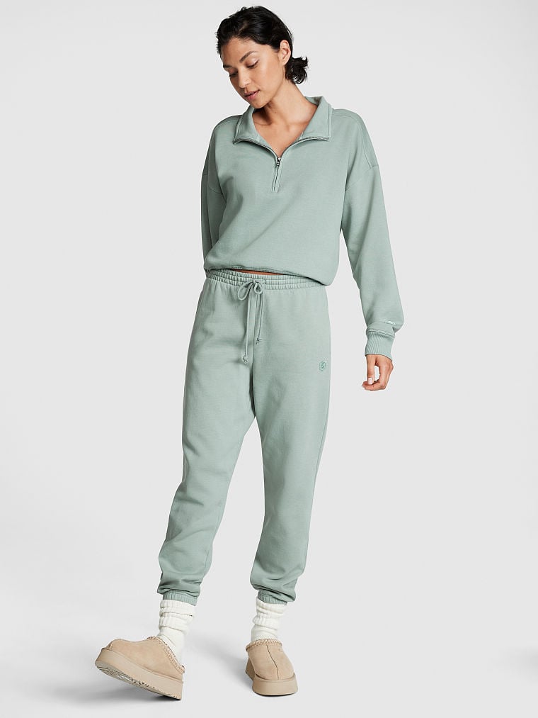 Buy Premium Fleece Slim Sweatpants in Jeddah